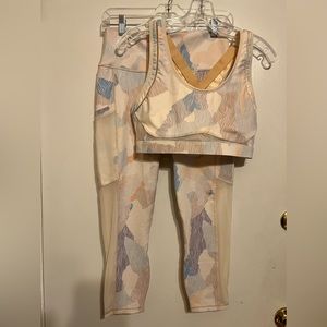 New Fabletics Inspire workout set. Sz L sports bra & M leggings